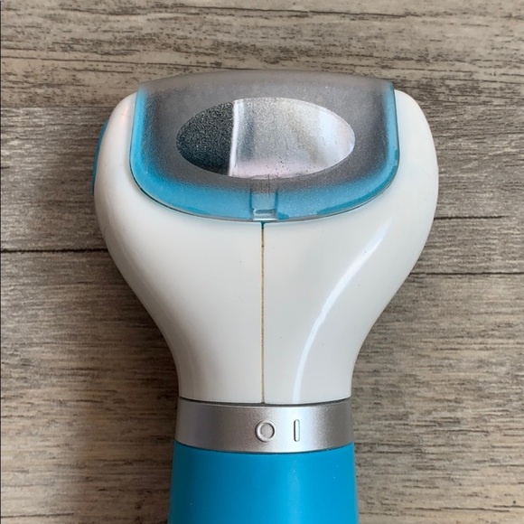 Amopé Pedi Perfect Electronic Foot File For At Home Pedicures - Picture 3 of 13